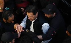 Pakistan'da eski Başbakan Han, başkent yakınında bir cezaevine nakledildi