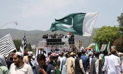 Pakistan’da, Anayasa Mahkemesi protesto ediliyor