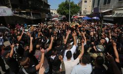 İşgal rejiminin katlettiği 2 Filistinli sloganlarla uğurlandı