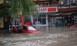 Ankara'da sağanak sele döndü