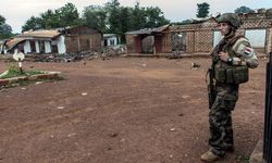 Çad askerleri, Fransız askerlerini gözaltına aldı