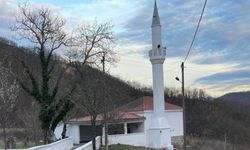 Batı Trakya'da camiye giren saldırgan Kur’an-ı Kerimleri yırttı
