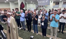 Müslümanlar Bayram Namazı için mescitlere akın etti