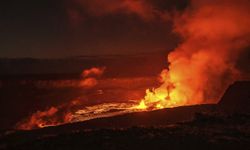 Ubinas Yanardağı patladı: 5 bin 500 metre lav ve kül püskürttü
