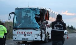 Denizli'de tır yolcu otobüsüyle çarpıştı: 2 ölü, 6 yaralı
