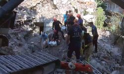 Bakırköy'de 5 katlı binanın yıkımında çalışan işçi göçüğe düştü