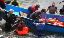 Endonezya'da tekne alabora oldu: 15 ölü, 19 kayıp