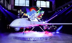 İran'dan yeni silahlı insansız hava aracı "Muhacir"