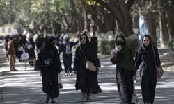 Taliban'dan yurt dışında okumak isteyen kız öğrencilere yasak