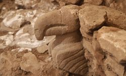 Göbeklitepe'de 'ilk boyalı heykel' bulundu