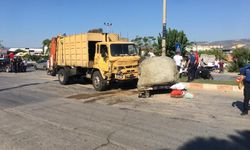 Mersin'de çöp kamyonu ile pikabın çarpışması sonucu 4 kişi öldü