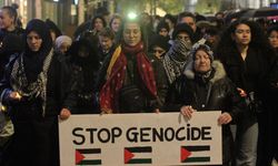 Hollanda'da anneler, Gazze'de öldürülen çocuklar için yürüdü