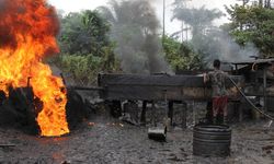 Nijerya'da kaçak petrol rafinerisindeki patlamada 37 kişi öldü