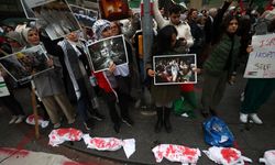 Katil İsrail'in Gazze'ye saldırıları, temsili ölü bebeklerle protesto edildi