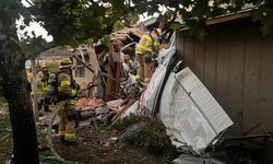 ABD'de uçak evin üzerine düştü: 2 ölü
