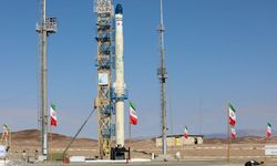 İran, yerli roketiyle uzaya 10 uydu gönderiyor