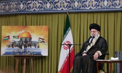 Ayetullah Hamanei: Siyonist rejim kendi halkına yalan söyülüyor