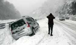 Muş'ta karda araçlarıyla mahsur kalan 60 kişi kurtarıldı