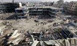 Siyonist İsrail Gazze'de BM binasını bombaladı