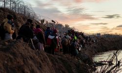 Meksika'da 726 göçmen insan kaçakçılarının elinden kurtarıldı