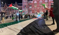 Hollanda'da 15 tren istasyonunda Filistin'e destek eylemi yapıldı