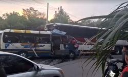 Honduras'ta iki otobüs çarpıştı: 19 ölü, 11 yaralı