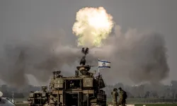 İşgalci İsrail Lübnan'ı yoğun topçu atışıyla vuruyor