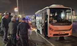 Bursa'da midibüs elektrik direğine çarptı: 10 yaralı