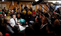 Fransız çiftçiler Macron'un katıldığı fuarı bastı