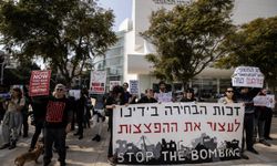 Tel Aviv'de savaş karşıtı gösteri düzenlendi