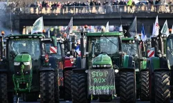 Fransa'da çiftçilerin eylemleri sürüyor