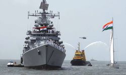Hindistan donanması, korsanların esir aldığı mürettebatı kurtardı