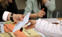 Türkiye yerel seçim için sandık başında