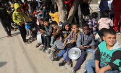 BM raportörleri, Siyonist İsrail'in Gazze'deki insanları kasıtlı olarak aç bıraktığını bildirdi