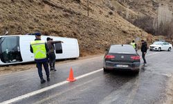 Kayseri'de servis minibüsü devrildi: 10 yaralı