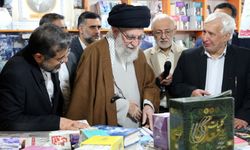 Ayetullah Hamanei 35. Tahran Kitap Fuarı'nı ziyaret etti