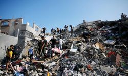 Katil İsrail Nusayrat Mülteci Kampı'na saldırdı: En az 20 kişi şehit oldu