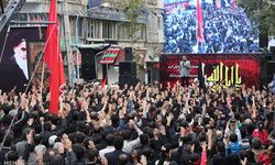 İranlılar Kerbela'nın yasını tutuyor