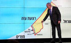 Netanyahu, sözde "İsrail haritası" önünde saldırıları anlattı