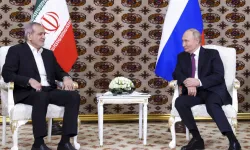 Moskova'da kritik görüşme: Pezeşkiyan ile Putin bir araya geldi