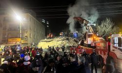 Konya'da 3 katlı bina çöktü