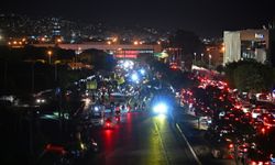 Lübnan hükümetinin İran uçağına engeline Beyrut'ta protesto