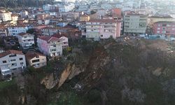 Üsküdar'da toprak kayması nedeniyle 2 bina boşaltıldı