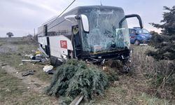 Çanakkale'de yolcu otobüsü devrildi: 37 yaralı