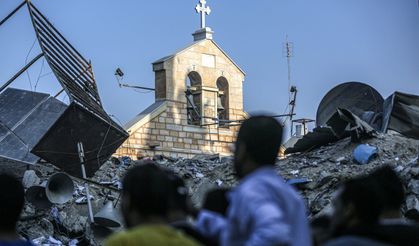 İsrail Gazze'de sivillerin sığındığı tarihi kiliseyi bombaladı