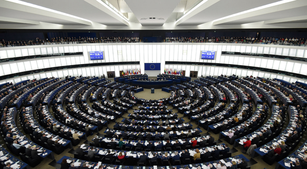 Avrupa Parlamentosu'nda 2 üyenin dokunulmazlığı kaldırılıyor