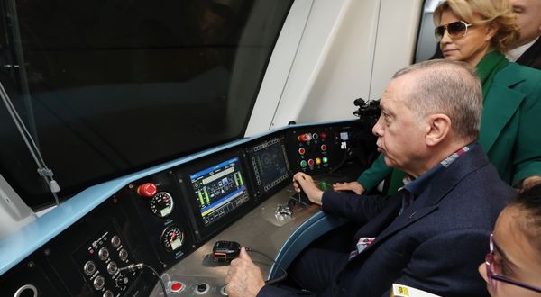 Cumhurbaşkanı Erdoğan yeni metroyu kullandı