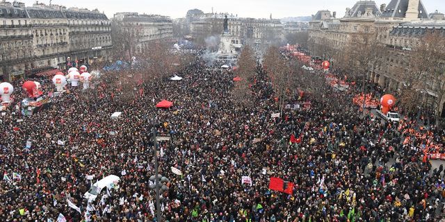 Fransızlar ülke genelinde protesto düzenledi