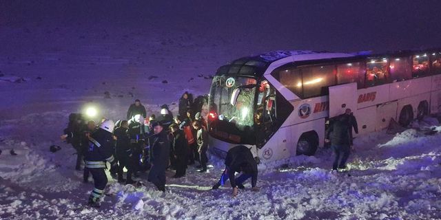 Diyarbakır'da yolcu otobüsü şarampole düştü: 4'ü ağır 30 yaralı