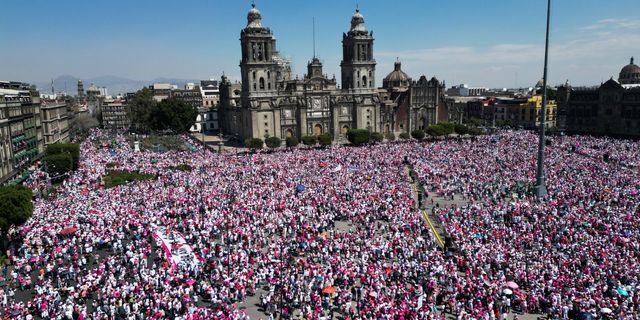Meksika'da seçim kuruluna yönelik reform planı protesto edildi